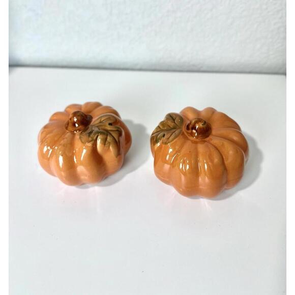 Set of 2 Orange Pumpkins Harvest Ceramic Fall Theme Decor 3" x 3" NEW - Picture 3 of 5